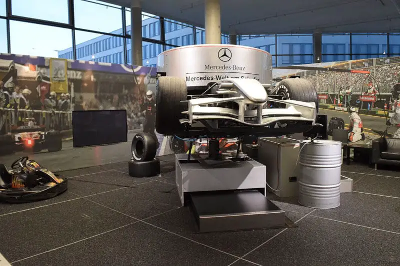 Rennfeeling im Formel 1 Simulator in der Mercedes Welt Berlin (leider geschlossen) 12