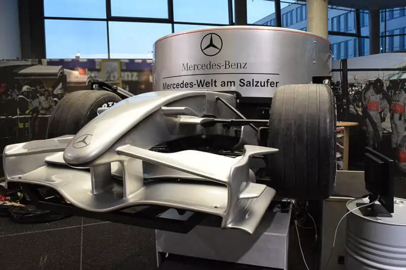 Rennfeeling im Formel 1 Simulator in der Mercedes Welt Berlin (leider geschlossen) 11