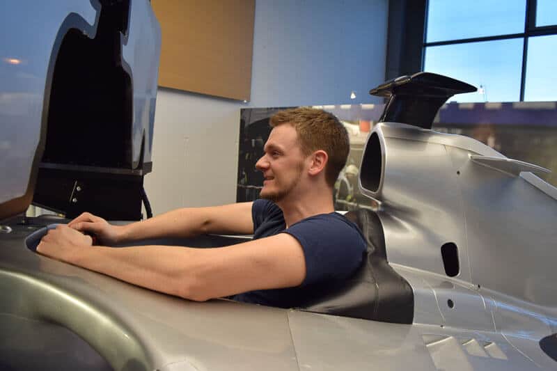 Rennfeeling im Formel 1 Simulator in der Mercedes Welt Berlin (leider geschlossen) 5