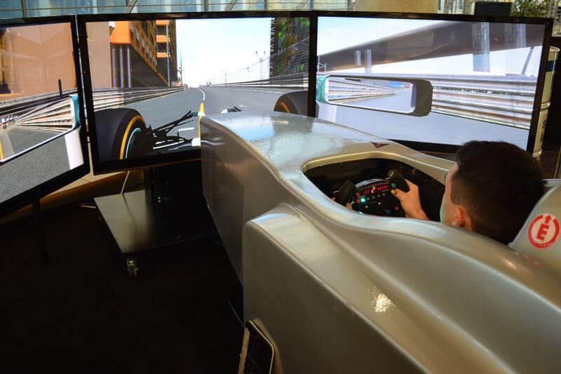 Rennfeeling im Formel 1 Simulator in der Mercedes Welt Berlin (leider geschlossen) 3