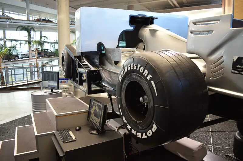 Rennfeeling im Formel 1 Simulator in der Mercedes Welt Berlin (leider geschlossen) 10