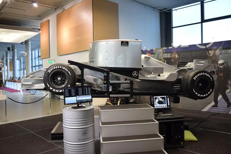 Rennfeeling im Formel 1 Simulator in der Mercedes Welt Berlin (leider geschlossen) 9