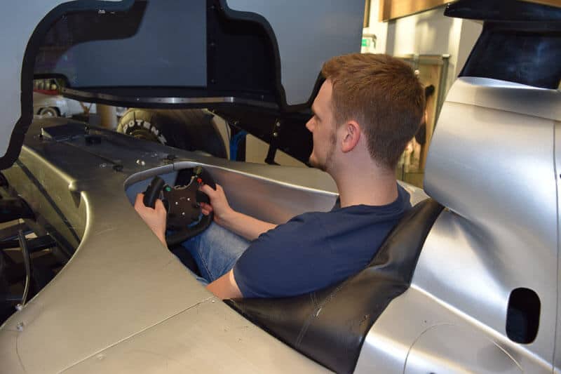 Jan im Formel 1 Simulator
