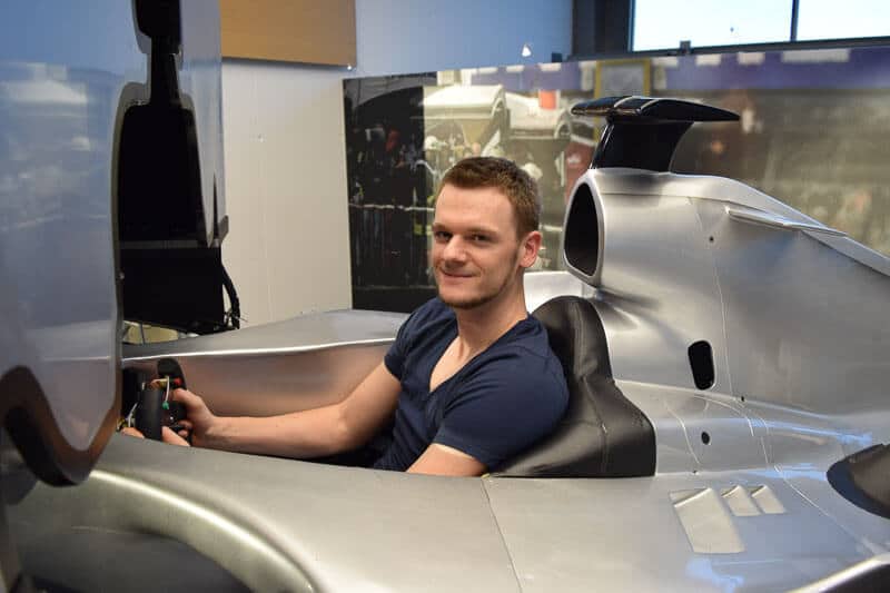 Rennfeeling im Formel 1 Simulator in der Mercedes Welt Berlin (leider geschlossen) 7
