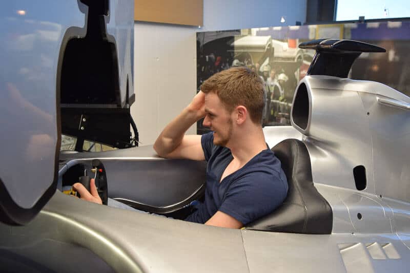 Rennfeeling im Formel 1 Simulator in der Mercedes Welt Berlin (leider geschlossen) 6