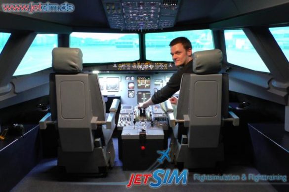 JetSim Berlin Flugsimulator Jan im Cockpit