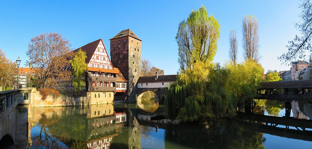 nuernberg romantische fotokulisse mit bruecken pegnitz und fachwerkhaeusern