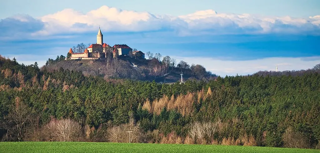Blick auf die erhabene Leuchtenburg in Thüringen