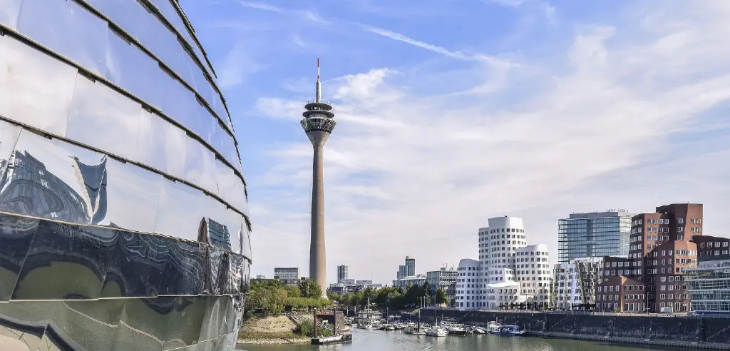 Der Medienhafen Düsseldorf bietet ein wundervolles Ausflugsziel für alle Architektur begeisterte.