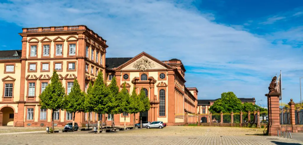 Das Barockschloss ist ein angesagtes Ausflugsziel in Mannheim