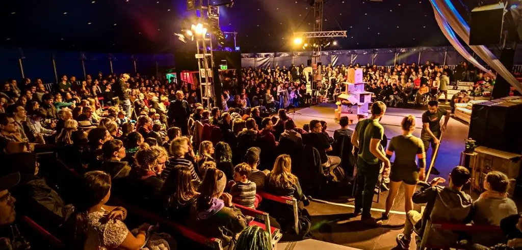 Im Business-Zirkus Talente entfalten und in einer Show glaenzen Ideen fuer eine Weihnachtsfeier in Duesseldorf