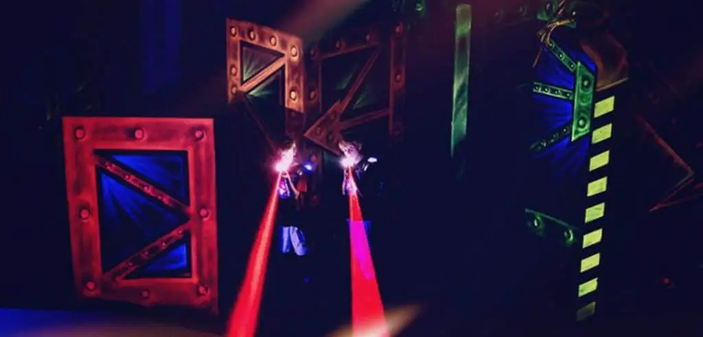 spannende Lasertag Schlachten unter Schülern