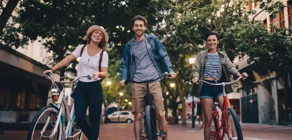 Fahrradtour mit den Kollegen durch die Stadt