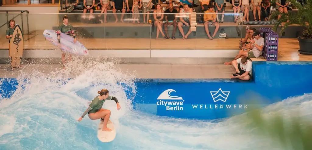 Surfen für Fortgeschrittene auf der Citywave Berlin