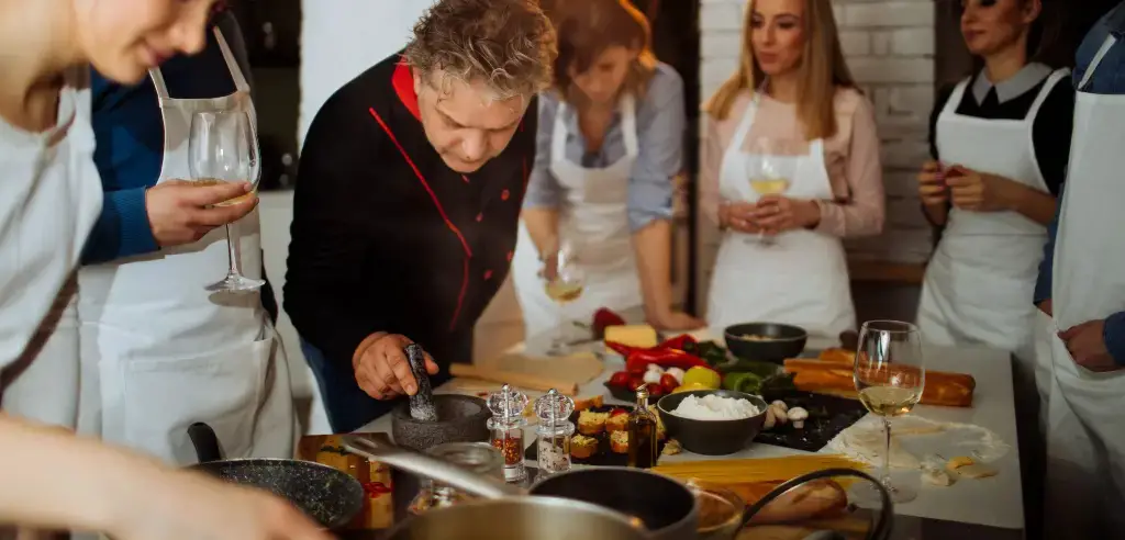 Kochkurs Kochen lernen verschiedene Landeskuechen teambuilding-in-bonn-teamevent-ideen-