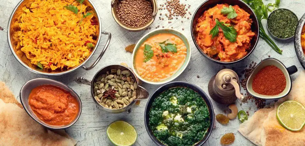 indische Gerichte und Zutaten beim Kochkurs