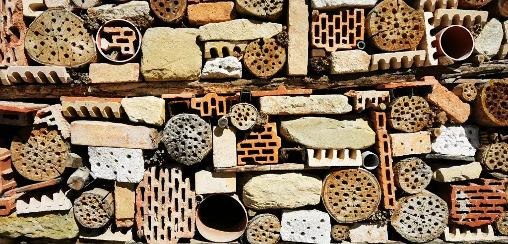 Bienenhotels und Insektenkästen bauen nachhaltige Teambuilding Idee
